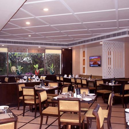 La Place Sarovar Portico Lucknow Dış mekan fotoğraf