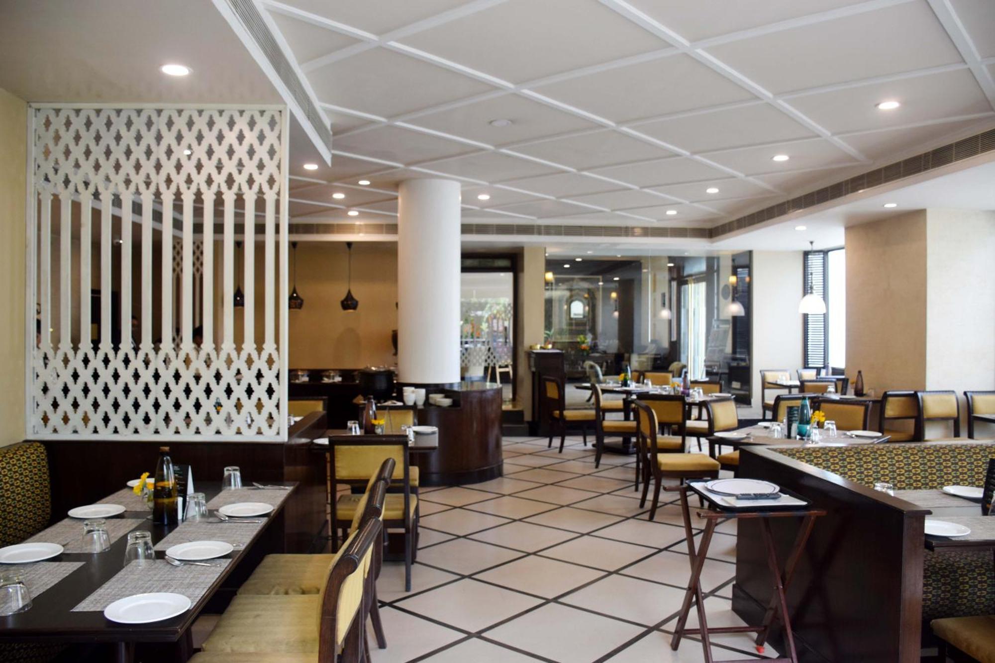 La Place Sarovar Portico Lucknow Dış mekan fotoğraf